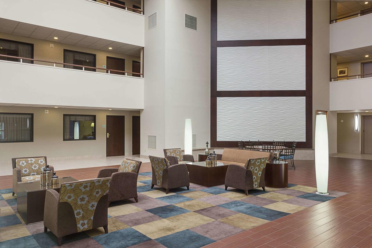 Quality Suites Hotel - Lansing - thumb 5