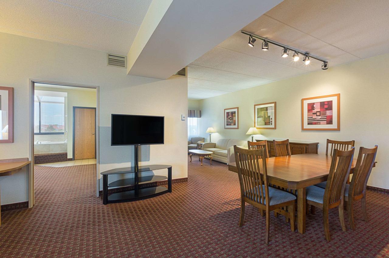 Quality Suites Hotel - Lansing - thumb 35