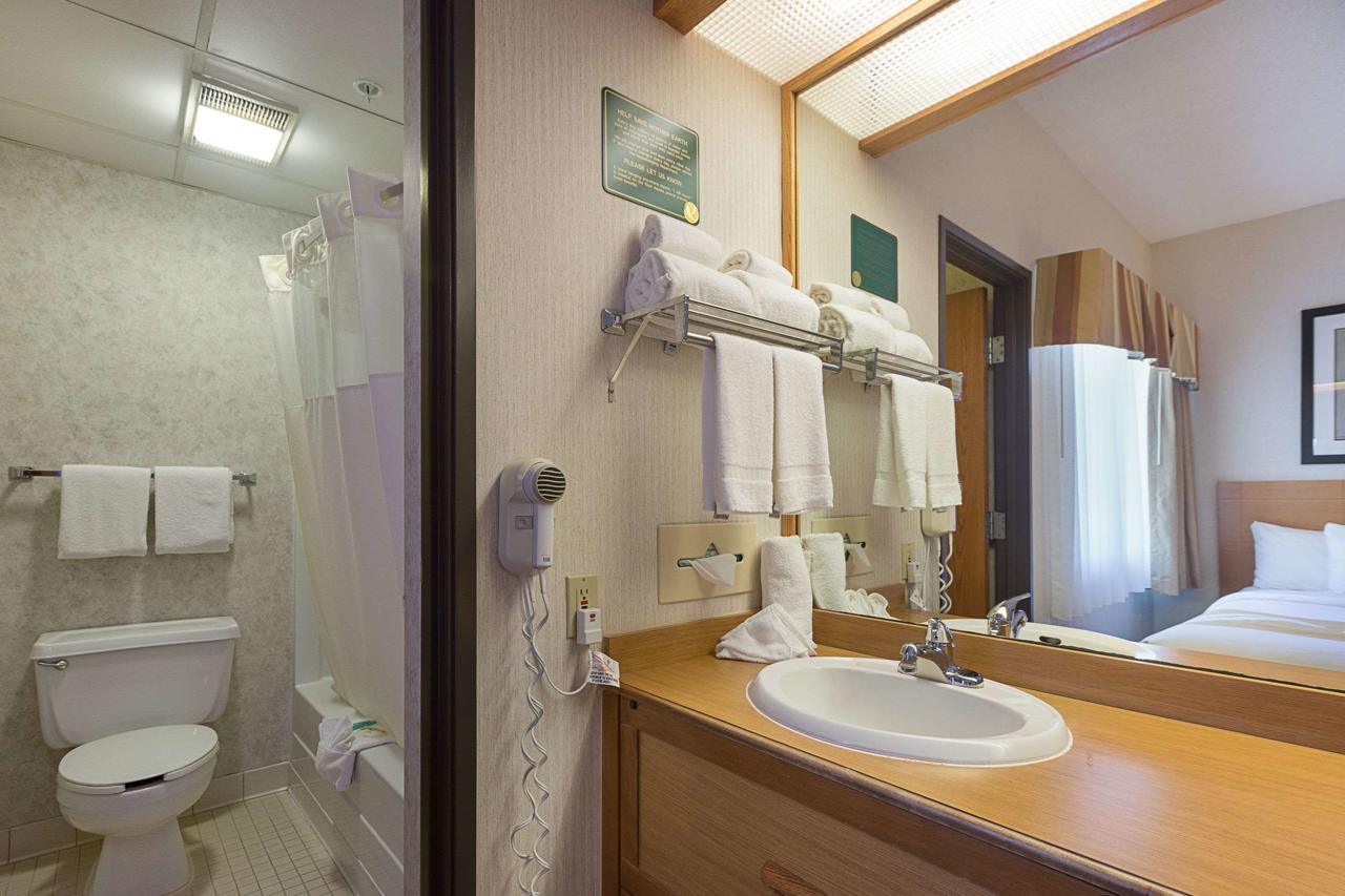 Quality Suites Hotel - Lansing - thumb 2