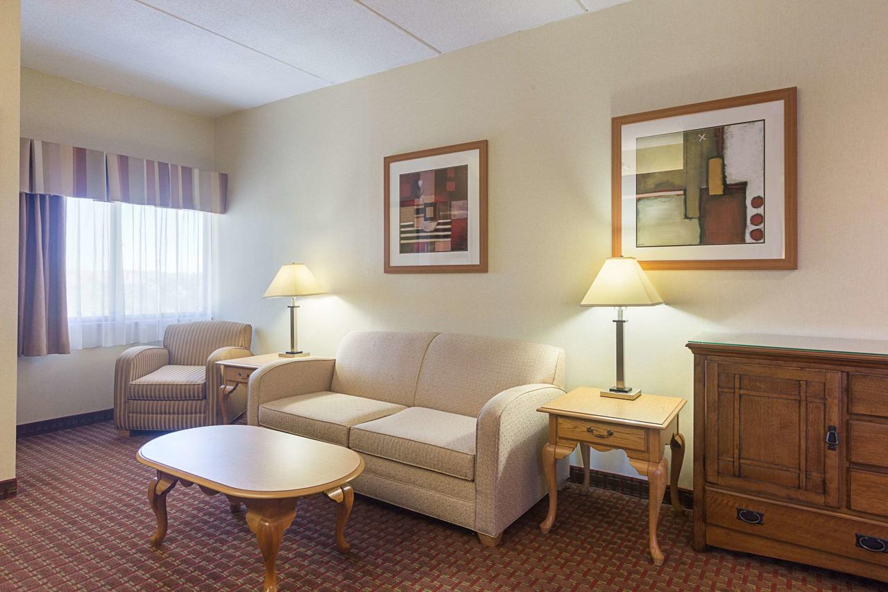 Quality Suites Hotel - Lansing - thumb 12