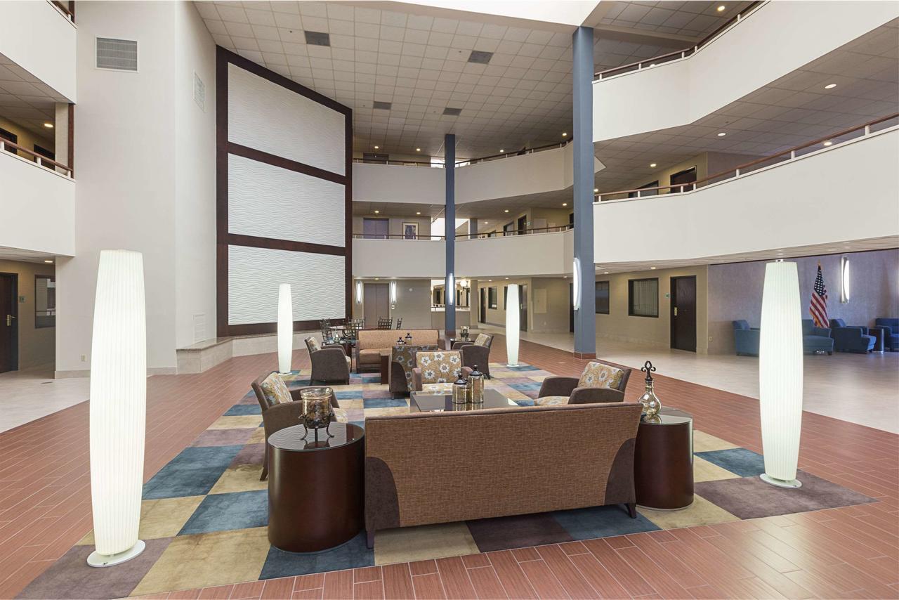 Quality Suites Hotel - Lansing - thumb 4