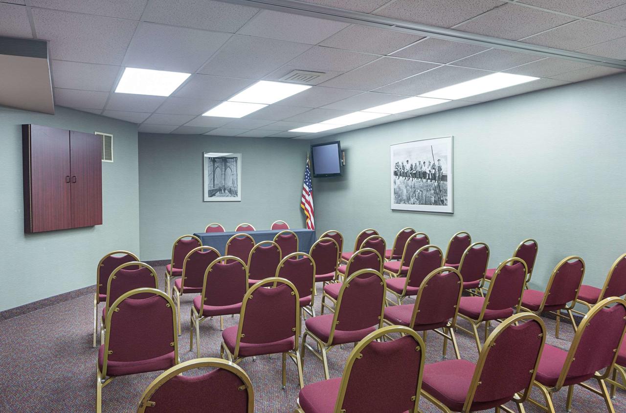 Quality Suites Hotel - Lansing - thumb 33