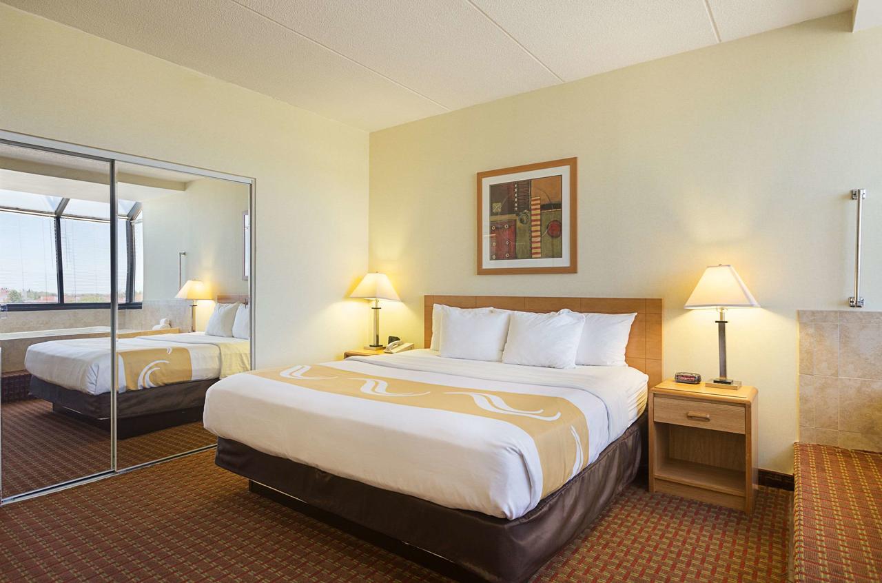 Quality Suites Hotel - Lansing - thumb 39