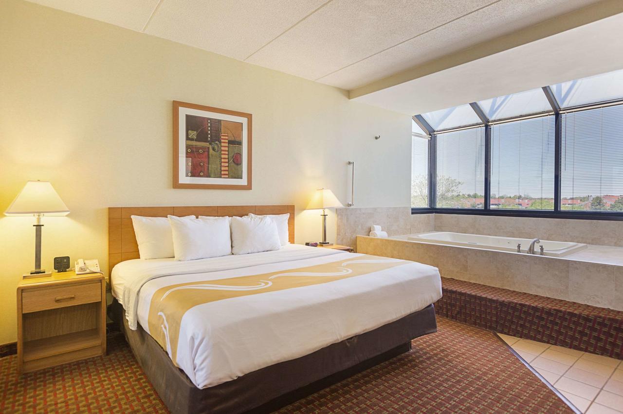 Quality Suites Hotel - Lansing - thumb 14