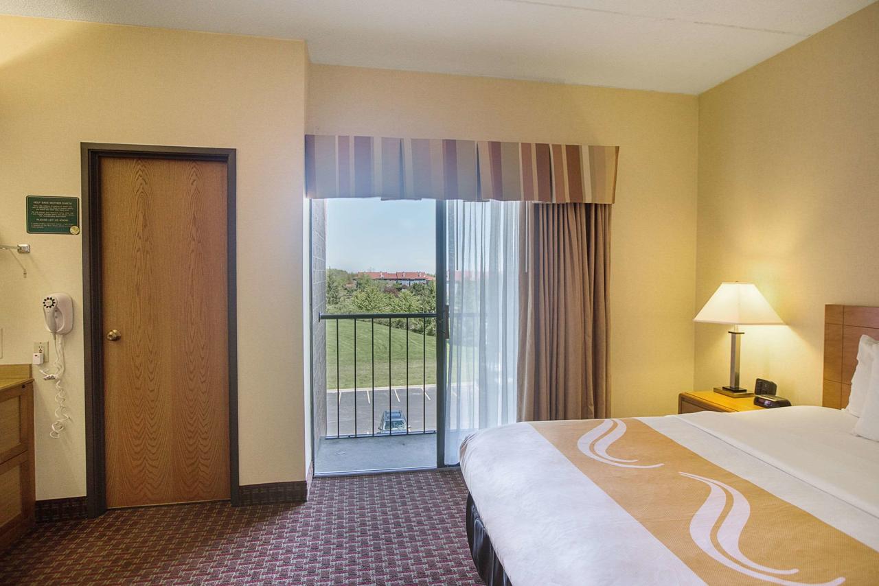 Quality Suites Hotel - Lansing - thumb 28