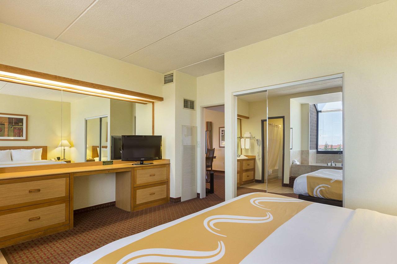Quality Suites Hotel - Lansing - thumb 26