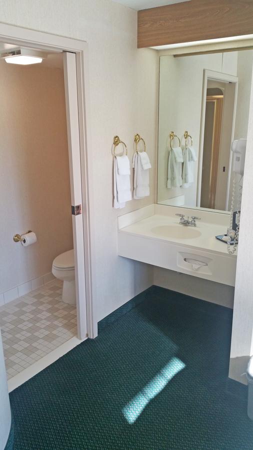 Charlevoix Inn & Suites - thumb 38