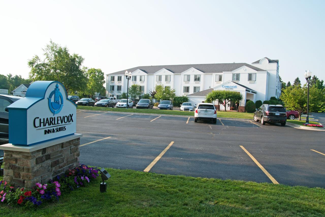 Charlevoix Inn & Suites - thumb 1