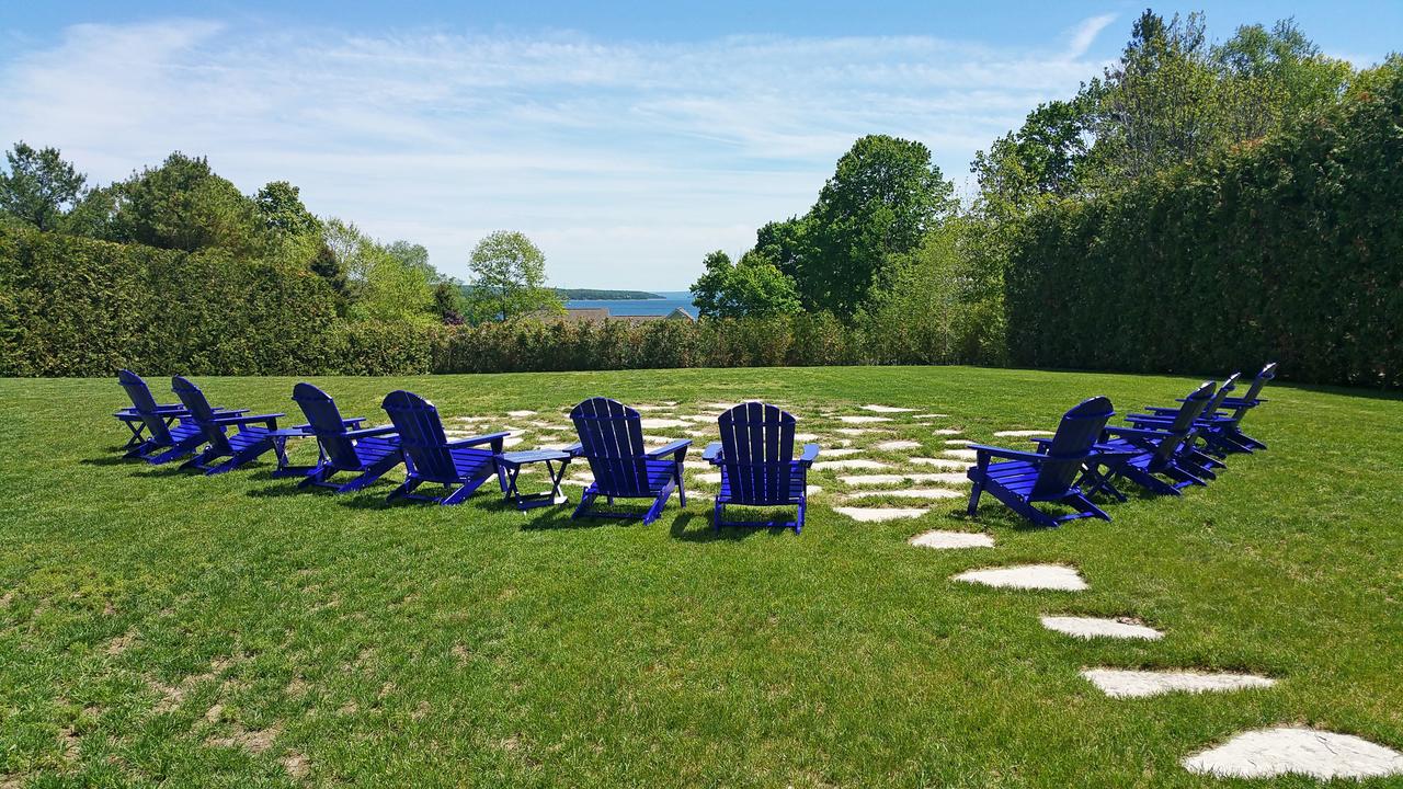 Charlevoix Inn & Suites - thumb 2