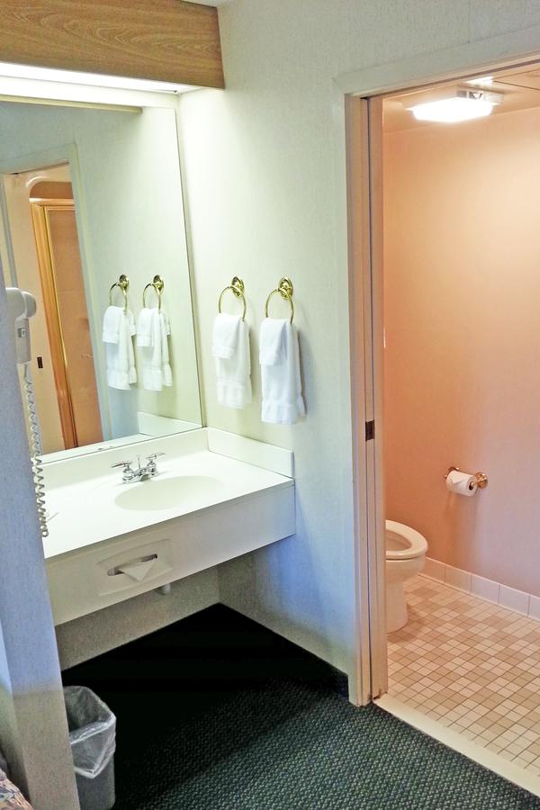 Charlevoix Inn & Suites - thumb 22