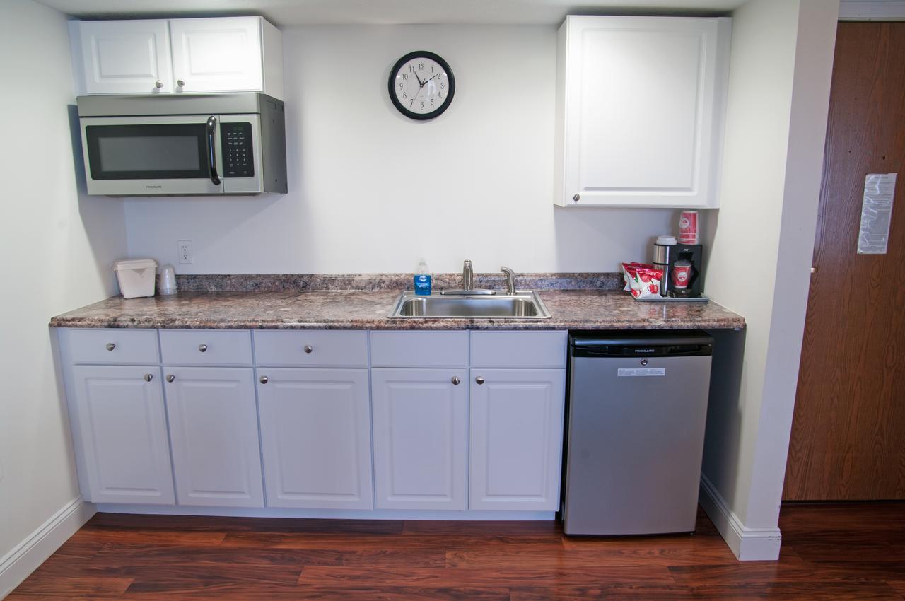 Charlevoix Inn & Suites - thumb 7