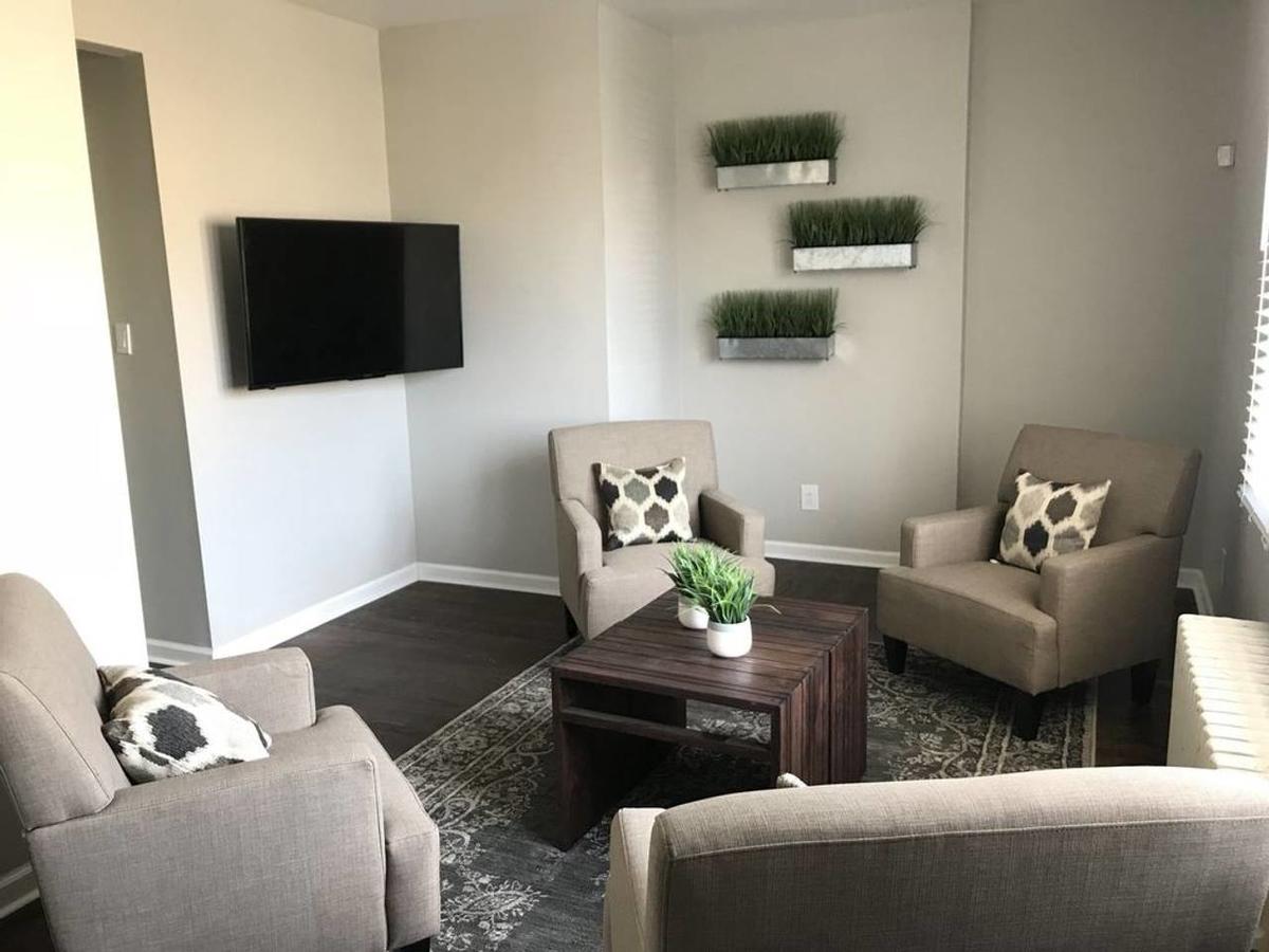 Cute And Quiet Sleeps 10~15mins Downtown Detroit - thumb 2