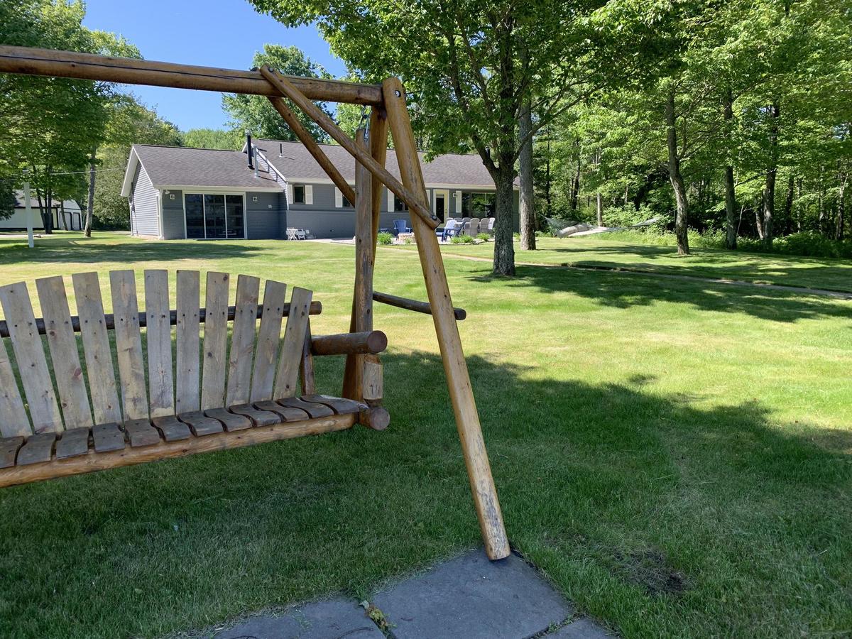 Cute Lake House On West Twin Lake - thumb 9