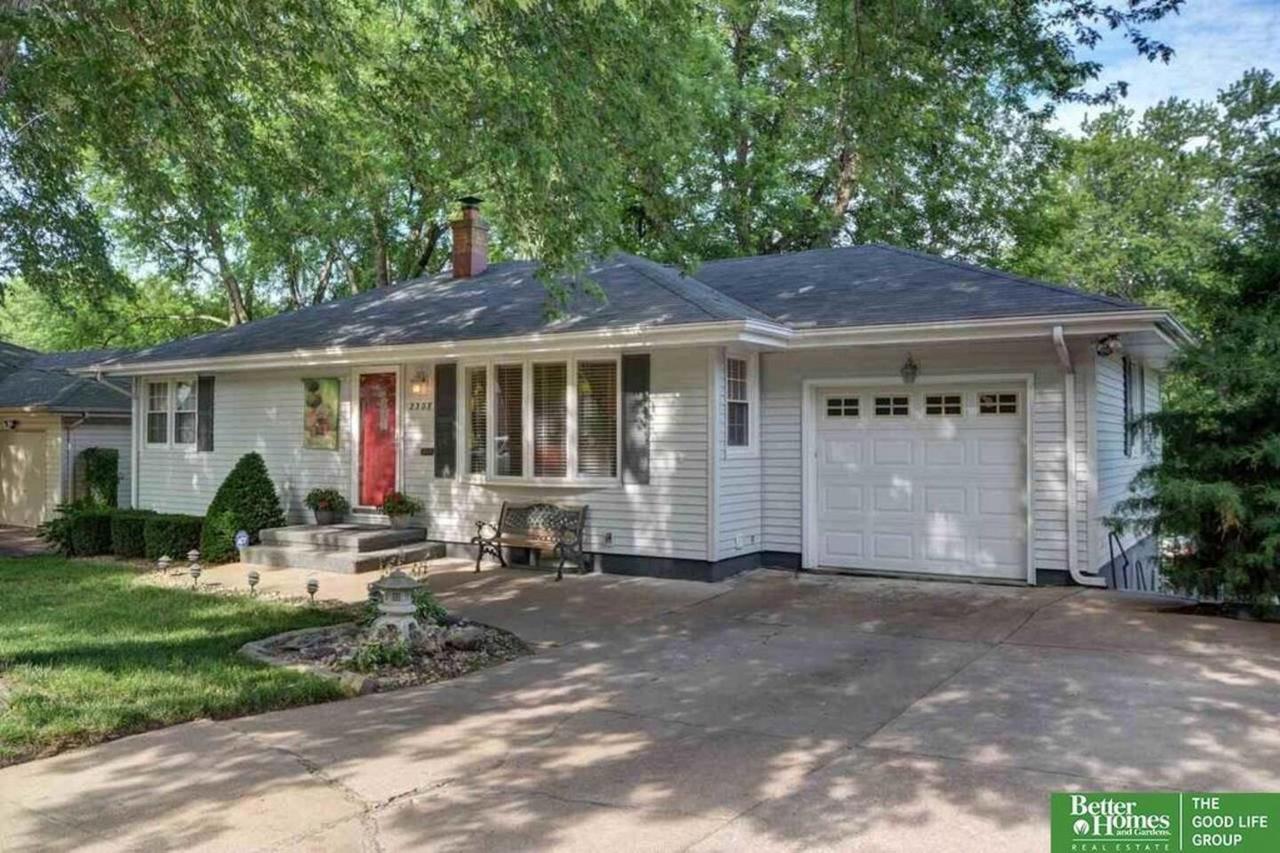 2817 Sherbourne Dr - thumb 0