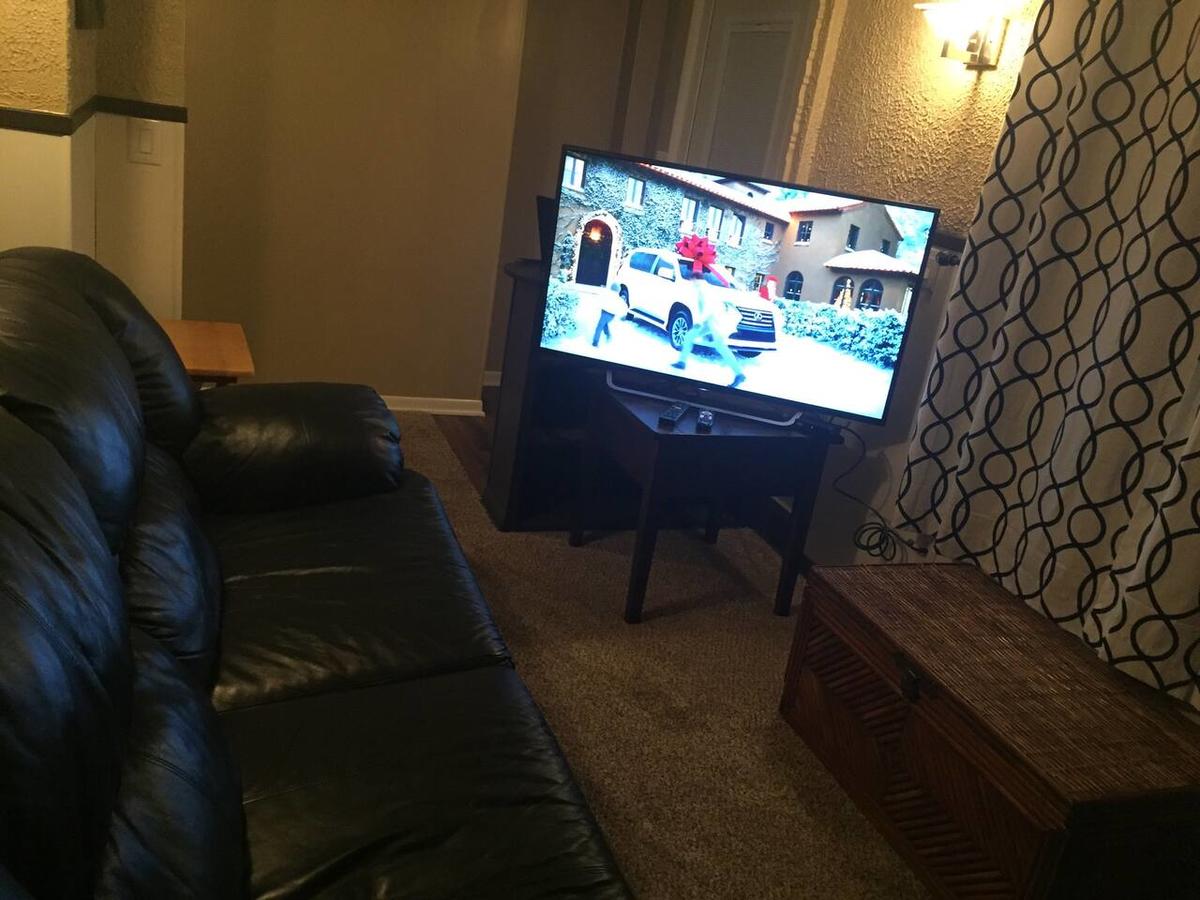 2817 Sherbourne Dr - thumb 5