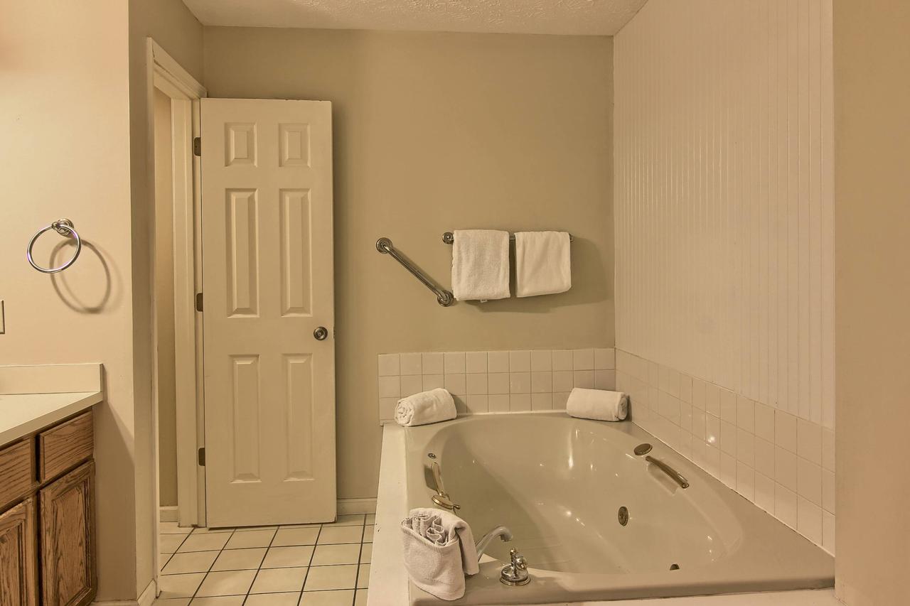 102 Pointes North Inn - thumb 15