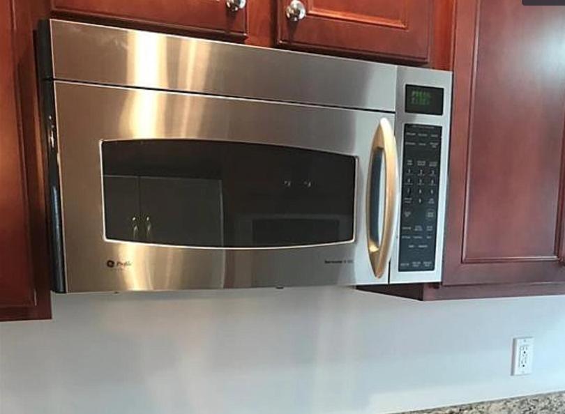 Luxury Unit Close To Griffin Claw Pub Birmingham Michigan - thumb 1