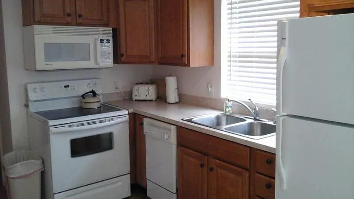Lake Huron - 3 Bedroom, 2 Bath - Lake Front Vacation Condo Condo - thumb 10