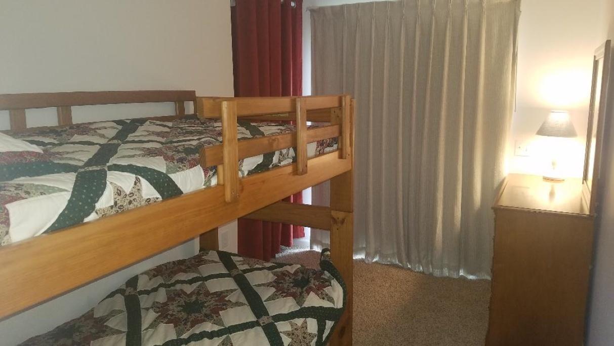 Lake Huron - 3 Bedroom, 2 Bath - Lake Front Vacation Condo Condo - thumb 11