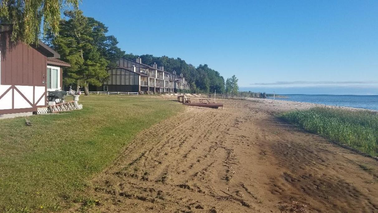 Lake Huron - 3 Bedroom, 2 Bath - Lake Front Vacation Condo Condo - thumb 1