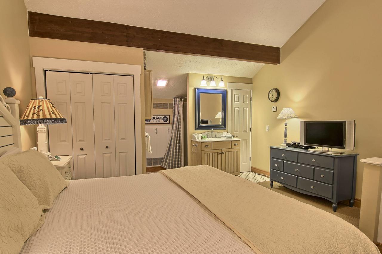 202 Pointes North Inn - thumb 9