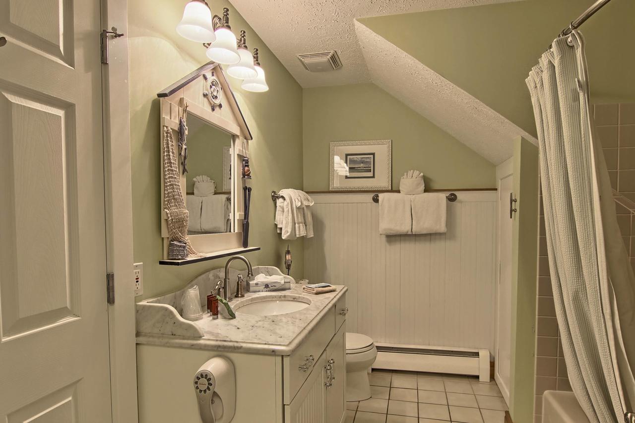 202 Pointes North Inn - thumb 19