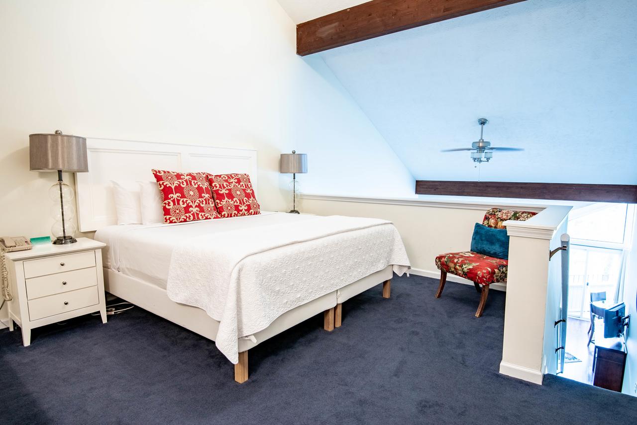 205 Pointes North Inn - thumb 23