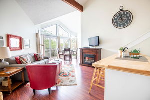 205 Pointes North Inn