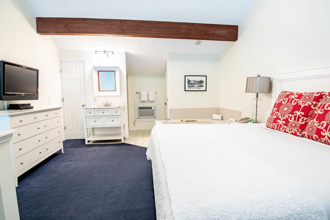 205 Pointes North Inn - thumb 18