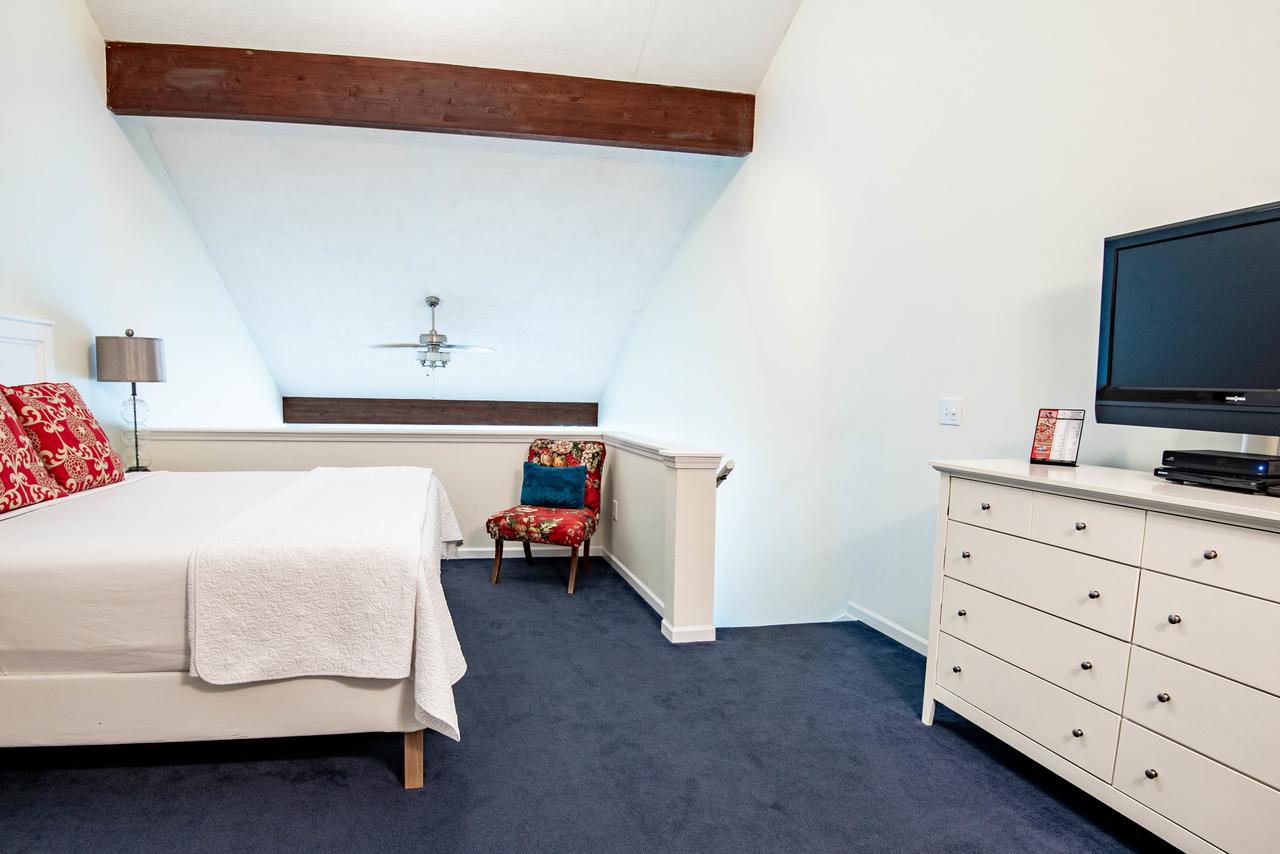 205 Pointes North Inn - thumb 14