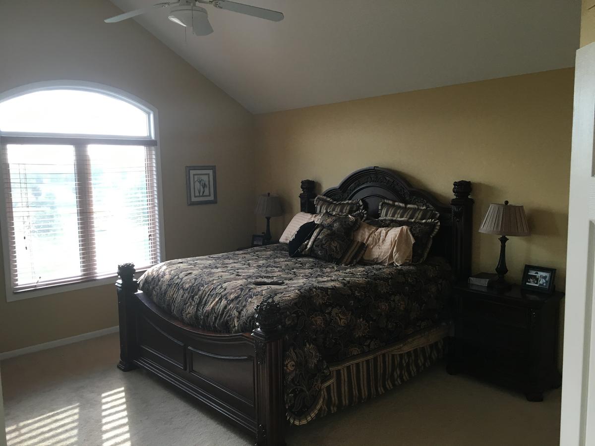 Beautiful Spacious Home Ready For Game Day!!! !! - thumb 4