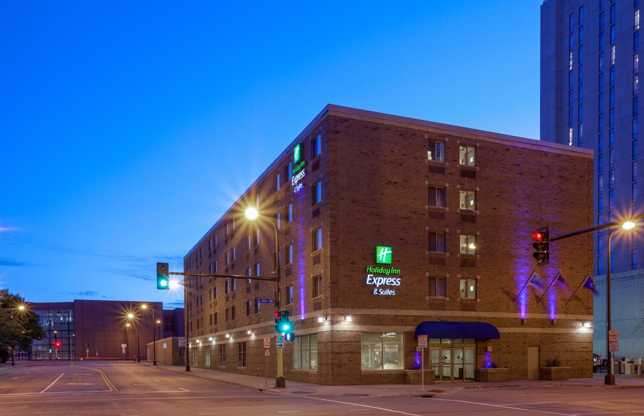 Holiday Inn Express Hotel & Suites Minneapolis-Downtown Convention Center - thumb 0