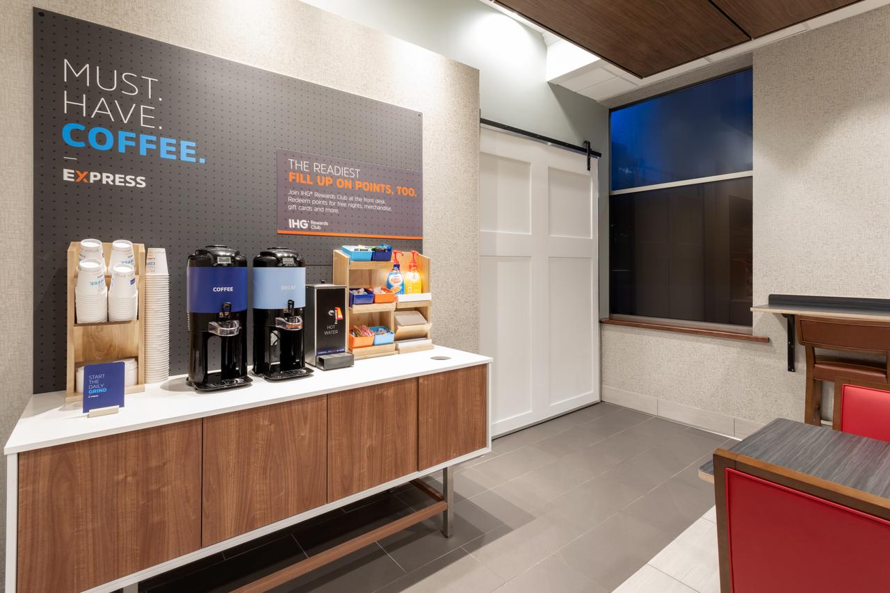 Holiday Inn Express Hotel & Suites Minneapolis-Downtown Convention Center - thumb 11