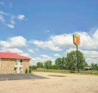 Super 8 by Wyndham Melrose - Accommodation Michigan
