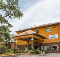 Days Inn by Wyndham Biloxi Beach - Accommodation Michigan