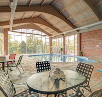 Southern Oaks Inn Near IMAX - Accommodation Michigan