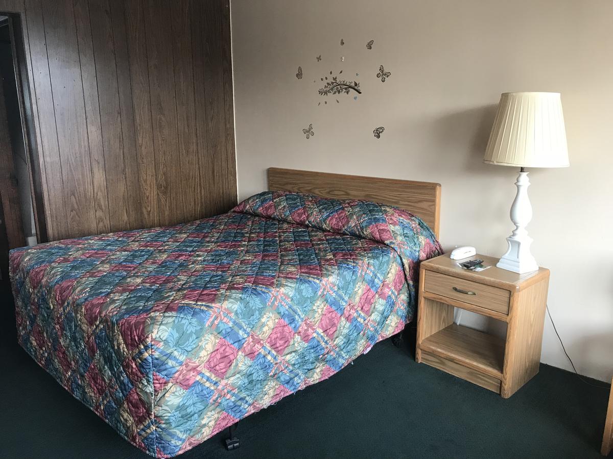 Budget Host Village Inn - thumb 17