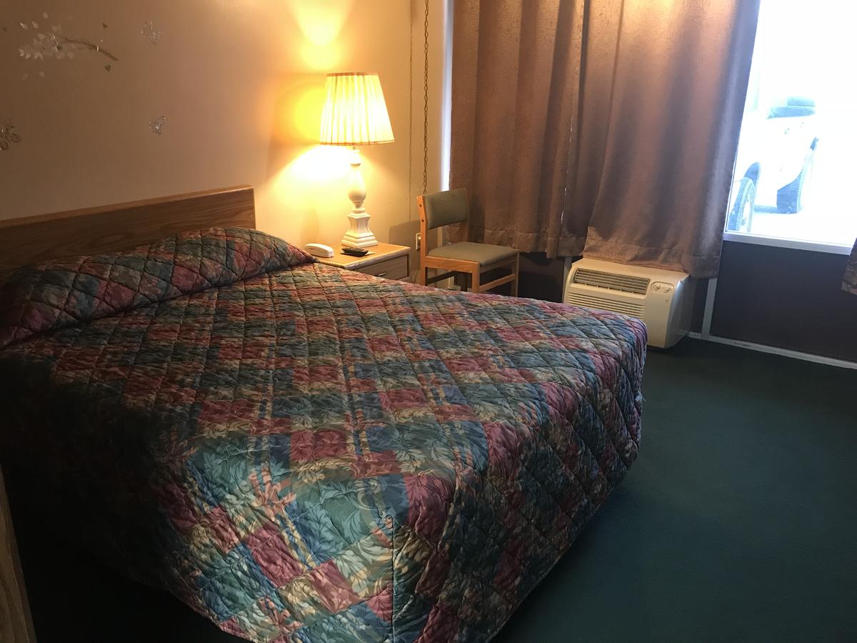 Budget Host Village Inn - thumb 13