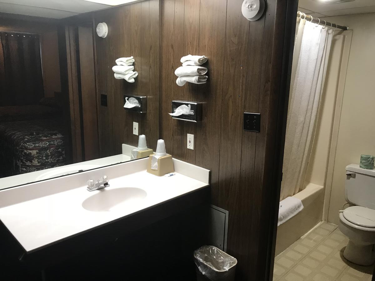 Budget Host Village Inn - thumb 12