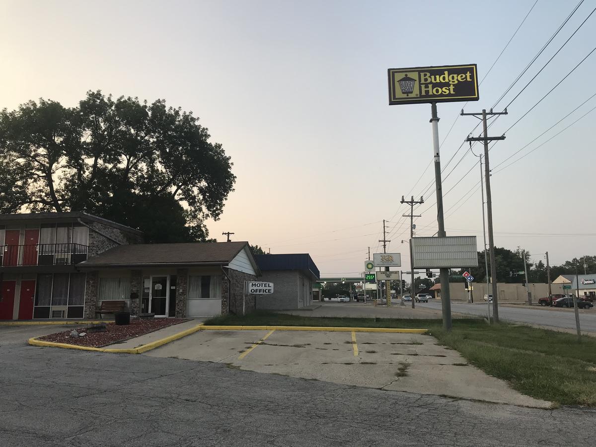 Budget Host Village Inn - thumb 0