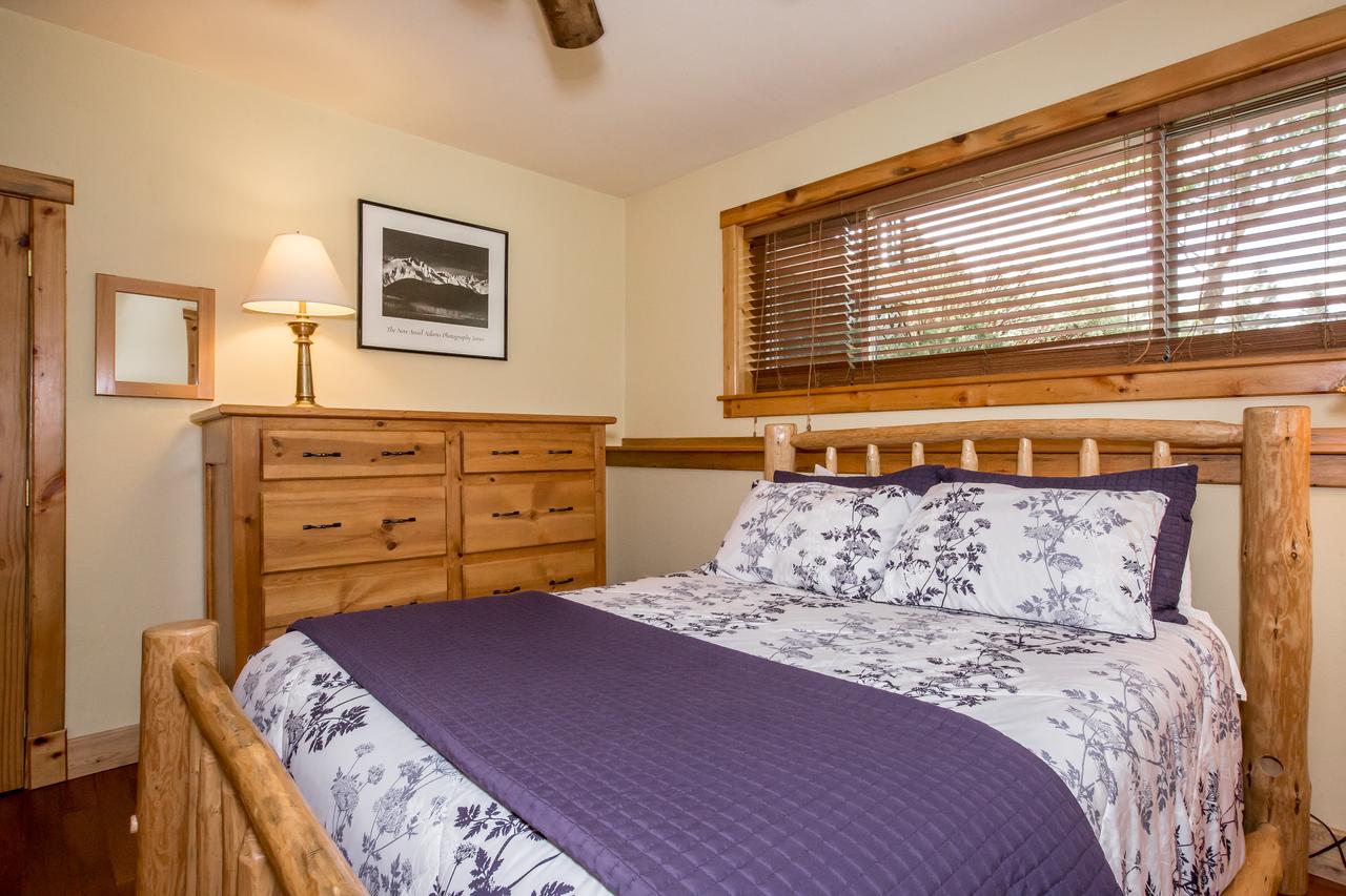 Black Bear Lodge - thumb 16