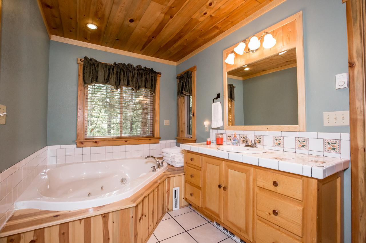 Black Bear Lodge - thumb 9