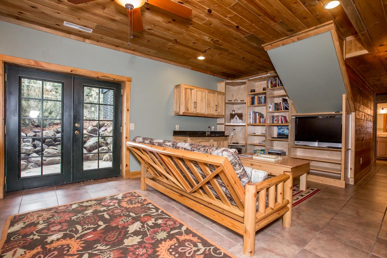 Black Bear Lodge - thumb 14