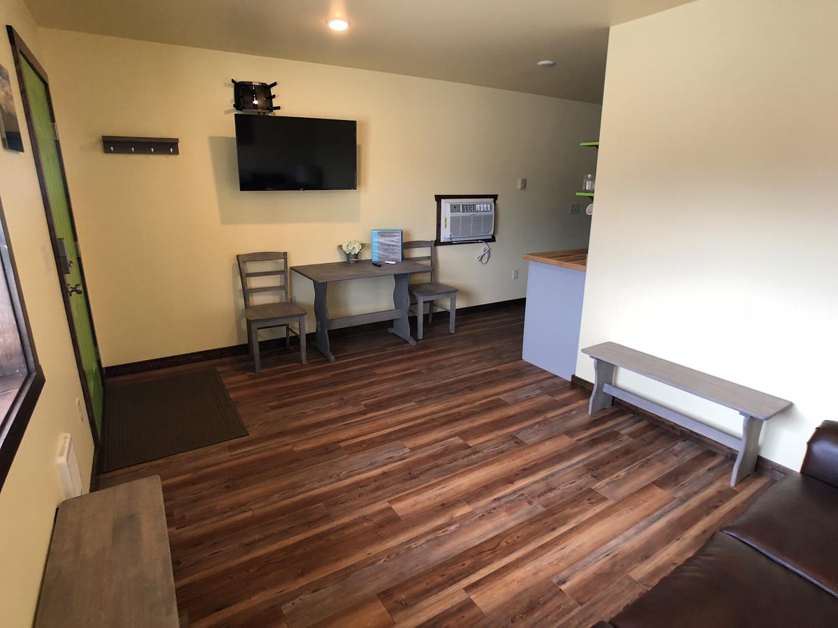 Emigrant Cabins - thumb 2