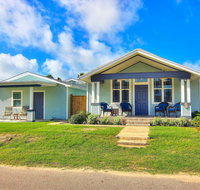 Walk to Beach From Outstanding Classic Residence - Accommodation Michigan