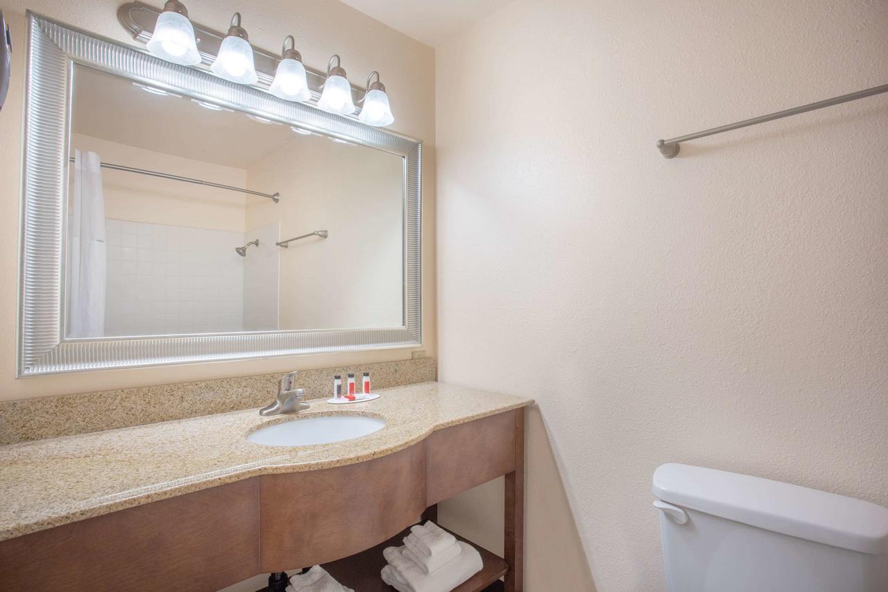 Travelodge By Wyndham Hawthorne - thumb 30