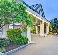 Ramada by Wyndham Wayne Fairfield Area - Accommodation Michigan
