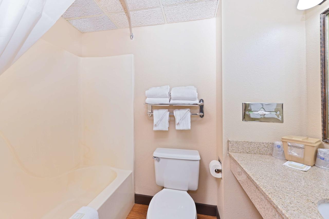 Kelly Inn Minot - thumb 34