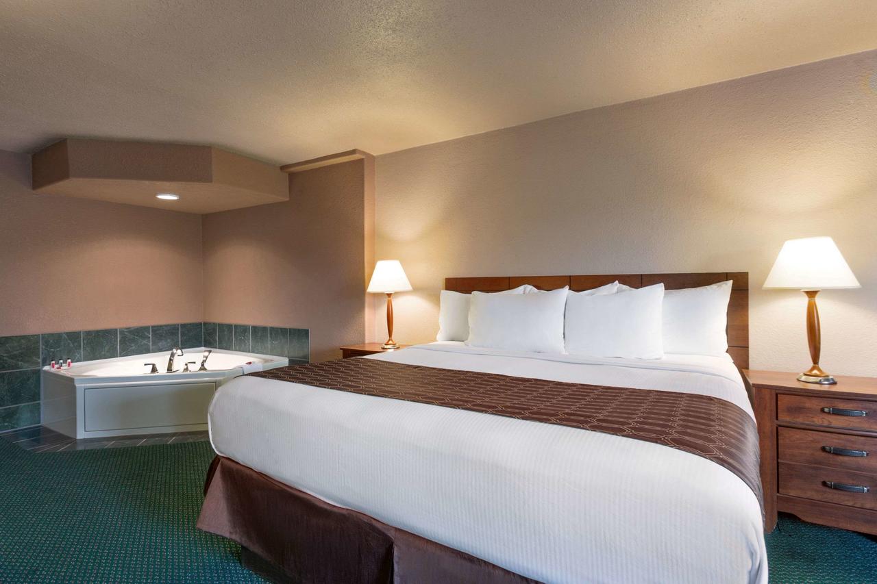 Ramada By Wyndham Bismarck - thumb 20