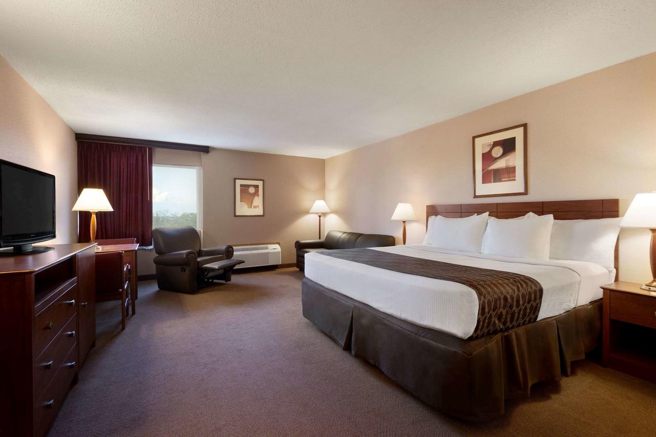 Ramada By Wyndham Bismarck - thumb 42